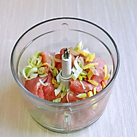 #肉食者联盟#韭菜木耳猪肉水饺的做法图解3