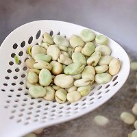 #轻食季怎么吃#蚕豆腊肉小炒的做法图解5