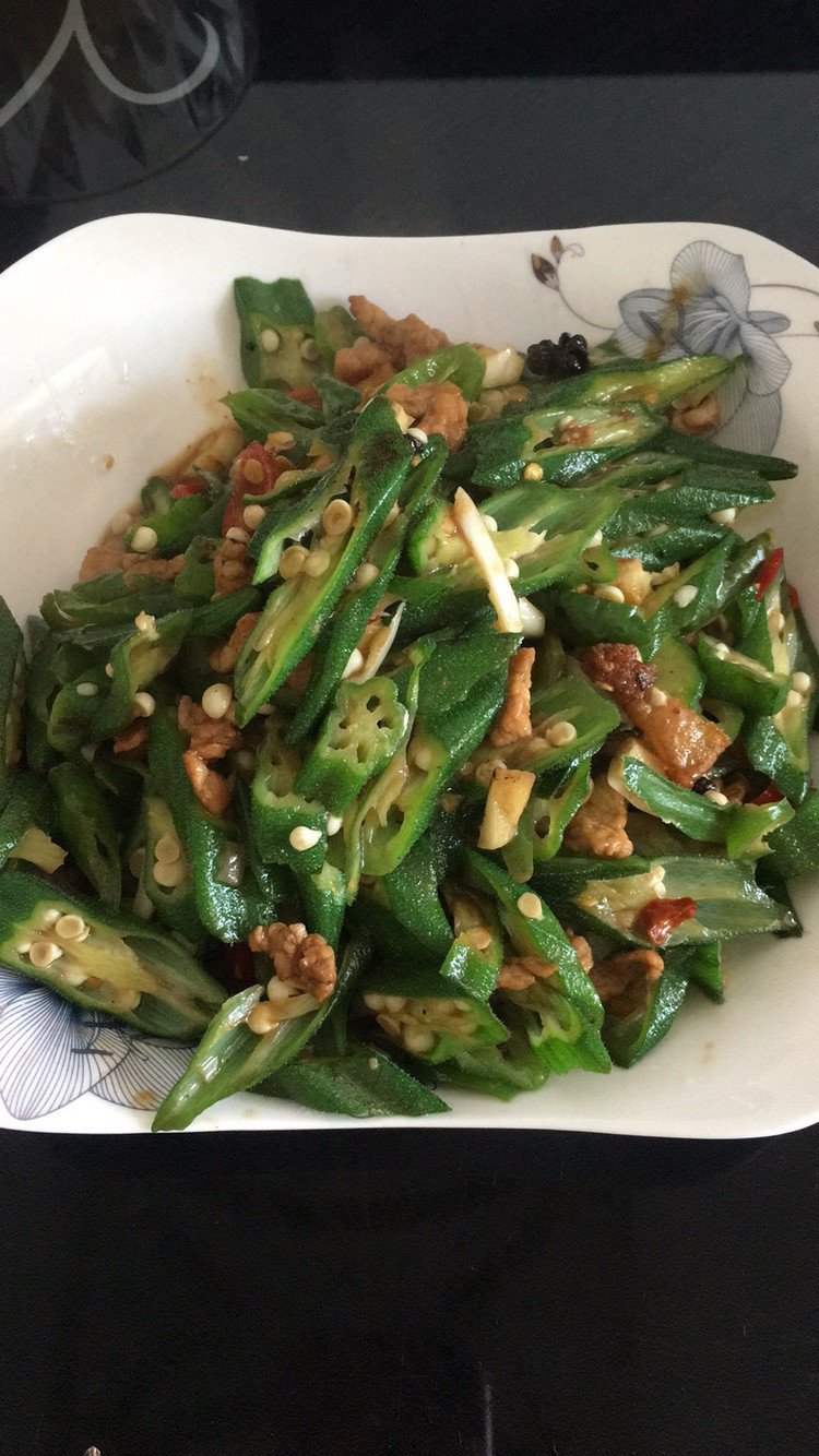 秋葵炒肉的做法