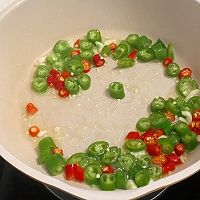 吃一口就停不下来的美味～爆炒肥肠的做法图解2