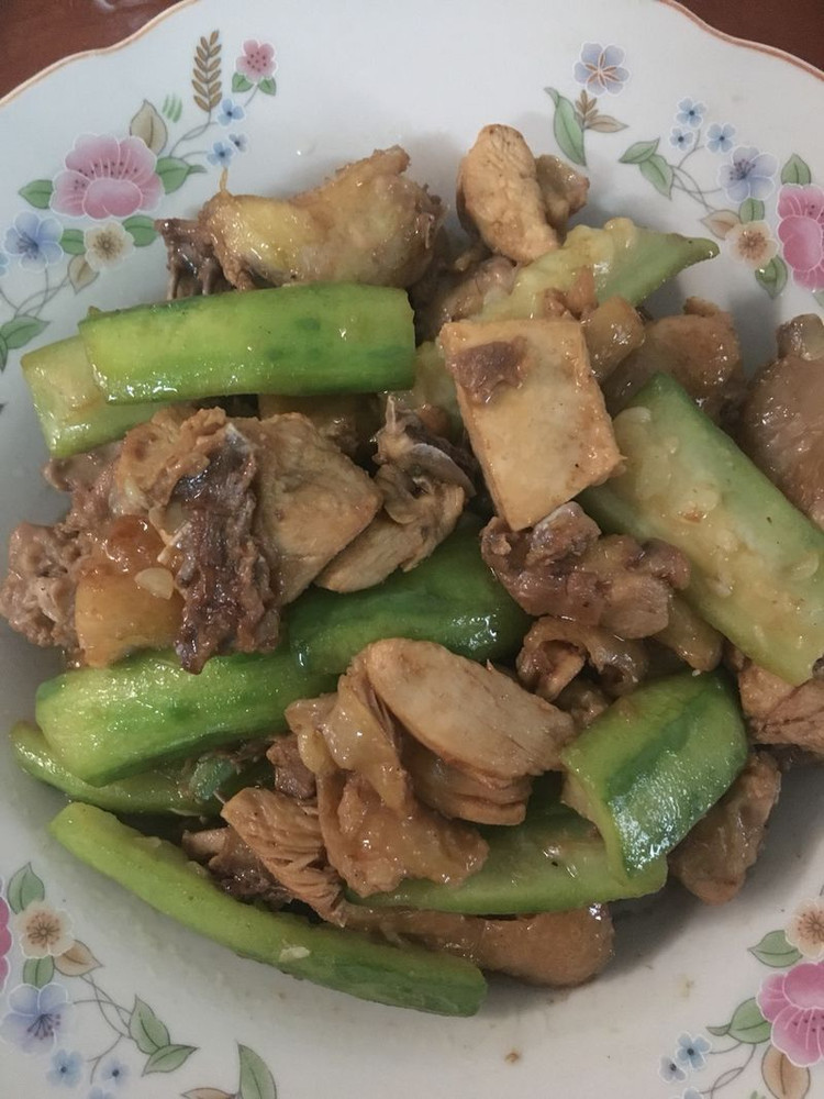 丝瓜炒鸡肉的做法