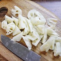 莲藕黄豆茯苓猪骨汤秋天的第一碗靓汤的做法图解5