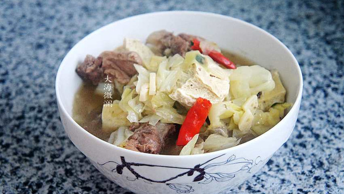 排骨圆白菜炖冻豆腐