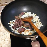 香肠焖饭，必须得有排面的做法图解5