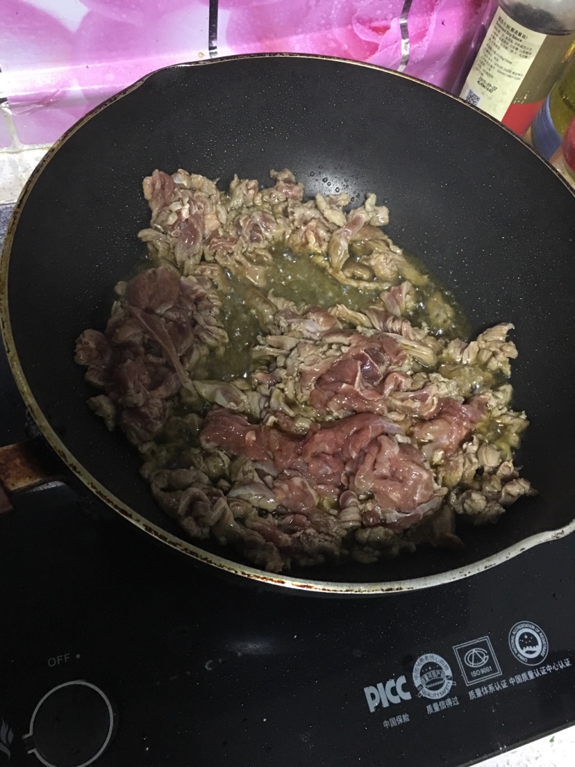 孜然炒羊肉的做法图解3