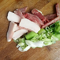 农家青椒小炒肉的做法图解1