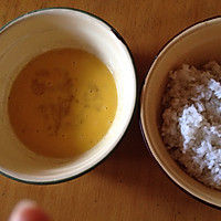 鸡蛋米饭饼的做法图解1