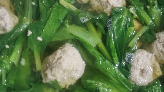 小白菜汆丸子的做法