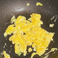 【孕妇食谱】菌菇炒鸡蛋，轻盐高蛋白，低脂也营养～的做法图解5