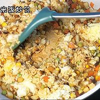 #味达美星厨X小厨中秋团圆宴#黄金炒饭的做法图解5