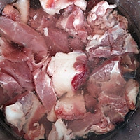 下饭的红烩土豆牛肉的做法图解1