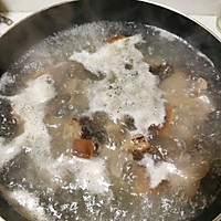 腊蹄子炖干土豆的做法图解3