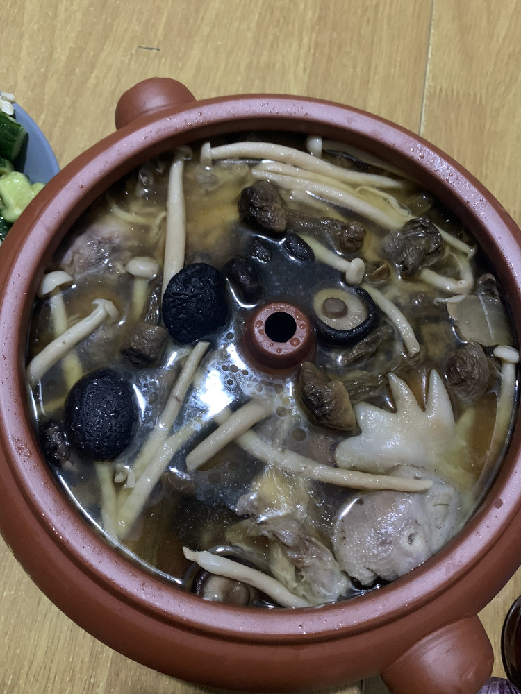 菌菇汽锅鸡的做法