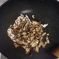 香菇炒肉的做法图解4