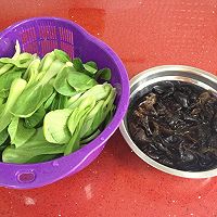 木耳小油菜的做法图解1