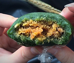 网红咸蛋黄肉松青团的做法