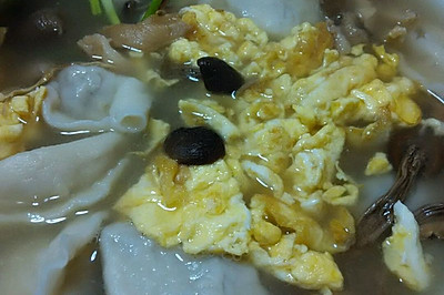 杂菇山东水饺虾仁鸡蛋汤