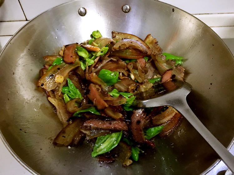 青椒炒腊肉的做法图解5
