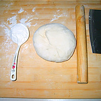 三鲜锅贴的做法图解2