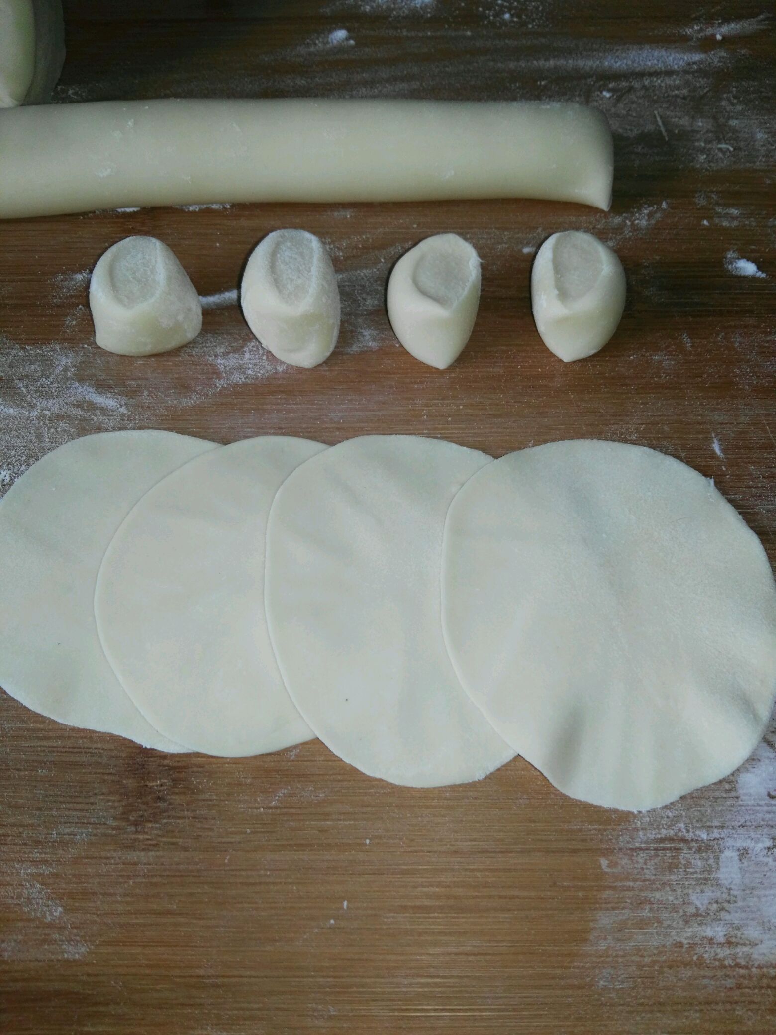 火龙果版饺子皮怎么做_火龙果版饺子皮的做法_豆果美食