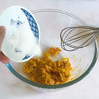 快手嫩滑南瓜派，简单美味还能消耗多余蛋挞皮的做法图解2