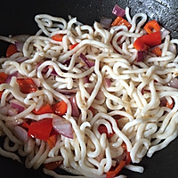 黑椒牛肉炒乌冬面的做法图解8