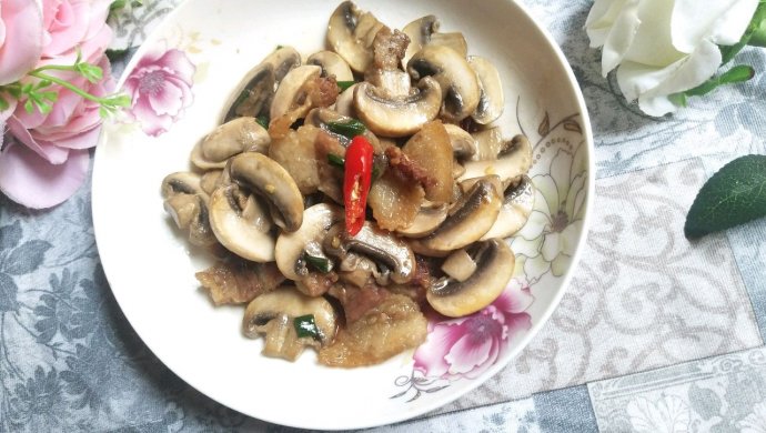 口蘑炒五花肉