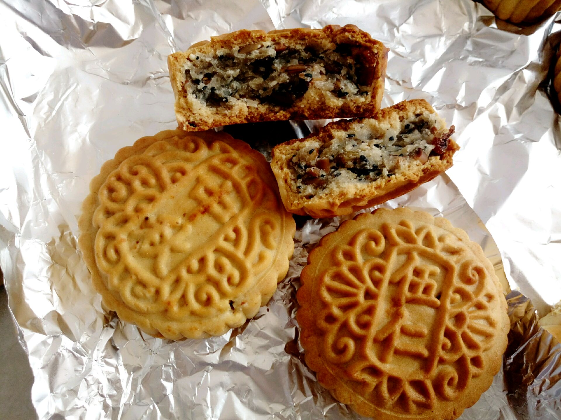 Grace's Blog 欣语心情: 广式黑芝麻月饼 Cantonese-Style Black Sesame Mooncakes