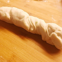 平底锅就能做——外酥内软的葱香发面饼的做法图解5