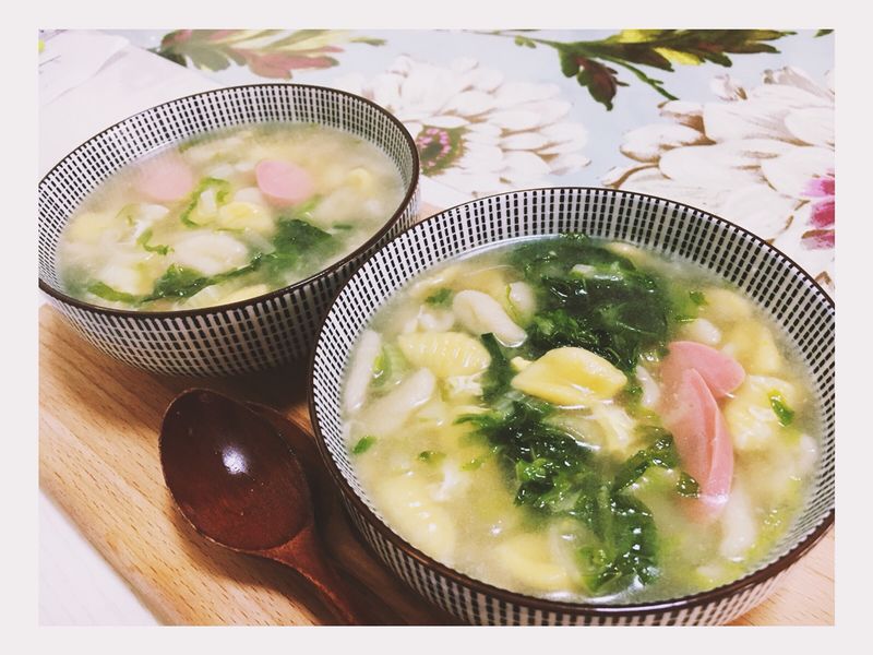 Cat's ear soup in vegetable sauce