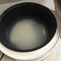 皮蛋瘦肉粥的做法图解3