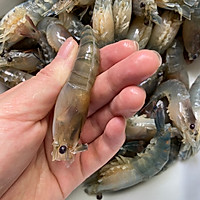 好吃到舔手指的独家新创蒜泥罗氏虾的做法图解1