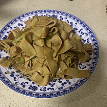 京葱烧千张这样做香味十足