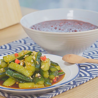 红豆黑米粥&酱黄瓜