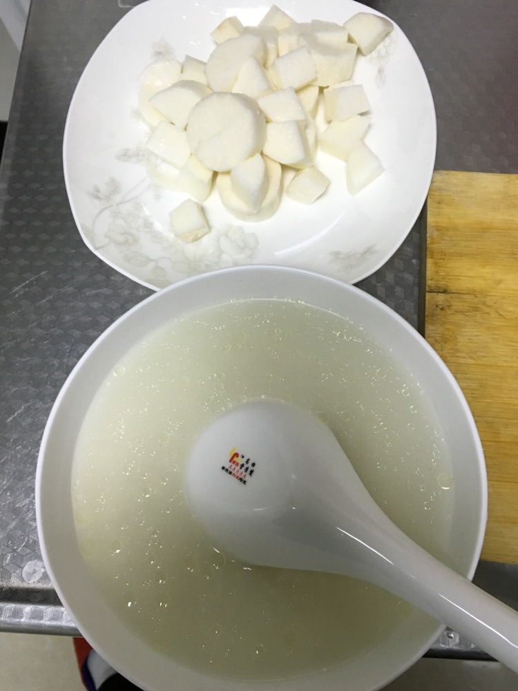 山药排骨粥的做法图解2
