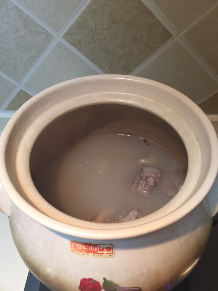 排骨海带汤的做法图解1