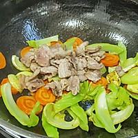 #吃出健康，解决假胖#卷心菜炒回锅肉的做法图解6
