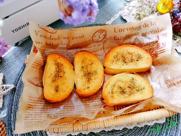 香脆馋口～椒盐孜然烤馒头片