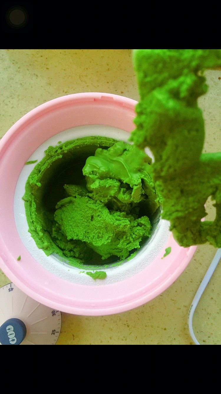 冰淇淋机出品：无蛋抹茶芝士冰淇淋的做法