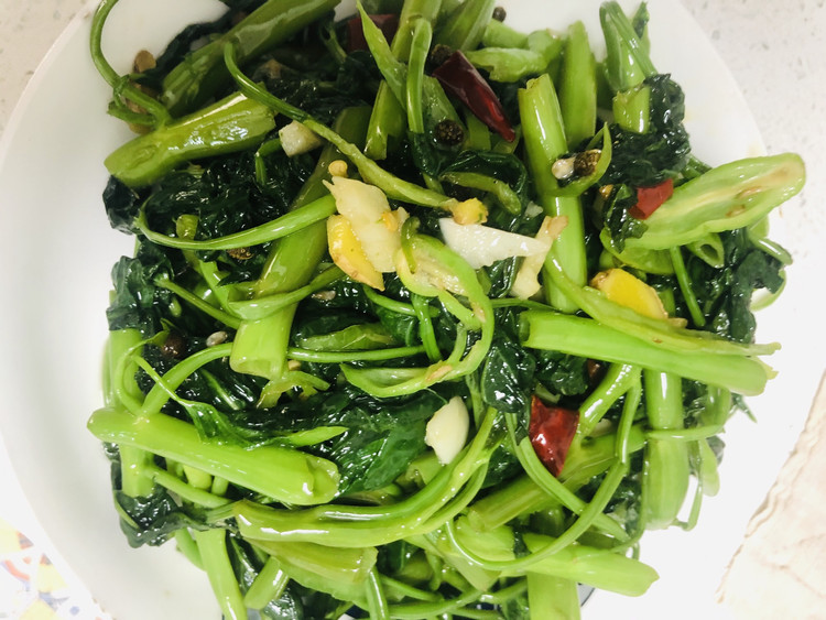 家常空心菜（藤藤菜）的做法