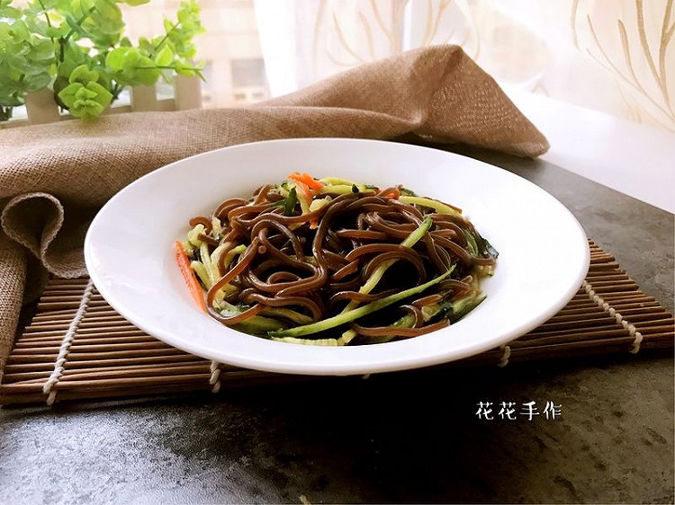 凉拌蕨根粉的做法