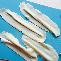 百变饺子皮之油泼裤带面的做法图解2
