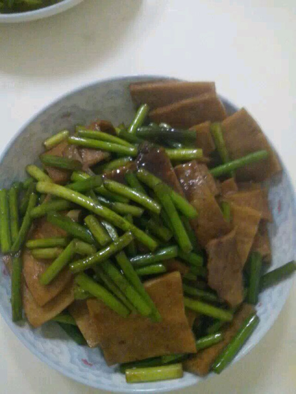 蒜苔炒千叶豆腐