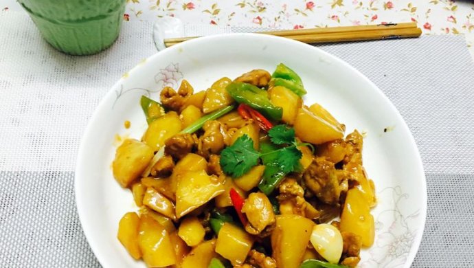 土豆焖鸡肉