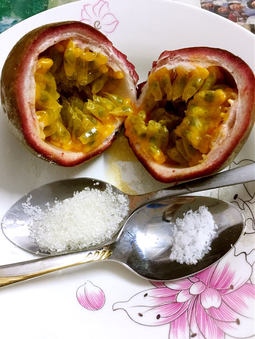 百香果最简单吃法的做法图解2