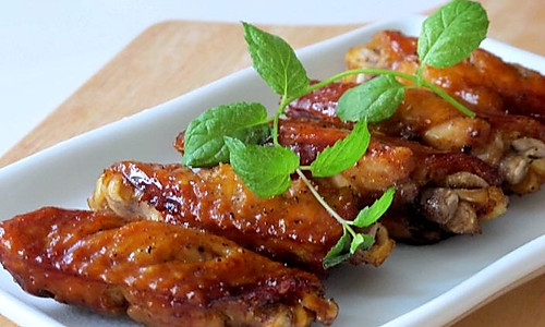 轻而易举两种吃法------黑胡椒烤翅&黑胡椒蜜汁鸡翅的做法