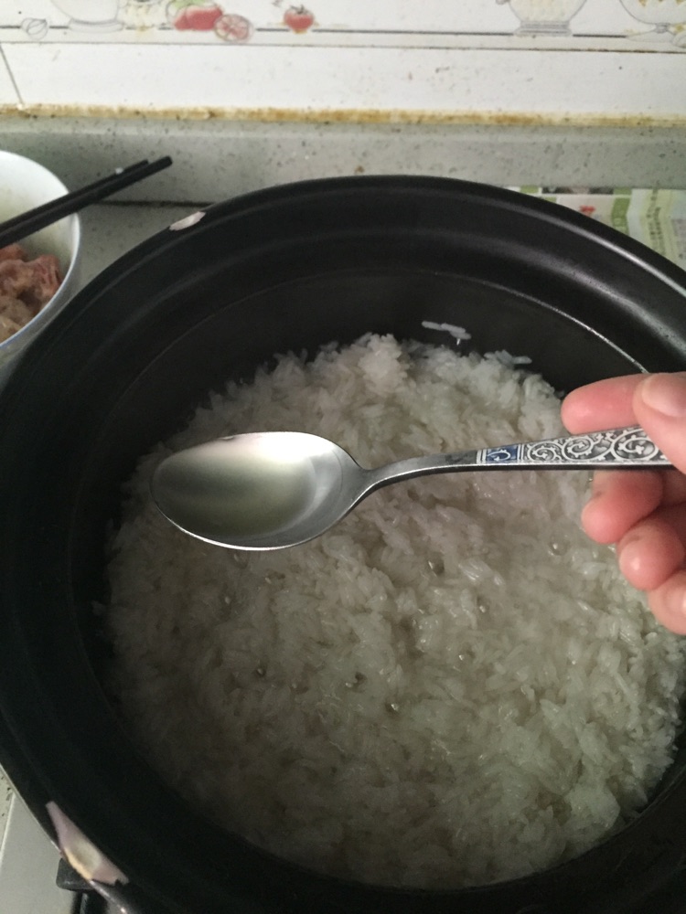 排骨香肠煲仔饭的做法图解5
