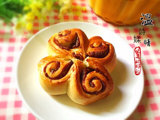豆沙花面包的做法