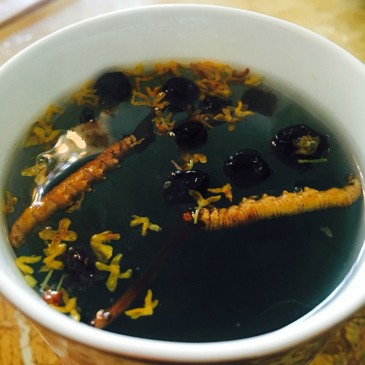 桂花黑枸杞茶的做法