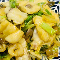 #本周热榜#脆鱼皖炒芹菜，太好吃了的做法图解2